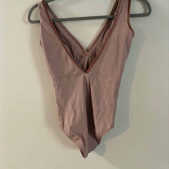 Bullet pointe ballet leotard - Picture 2 of 3